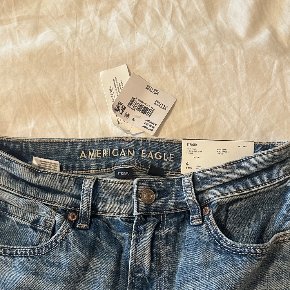American Eagle Distressed Blue Jeans